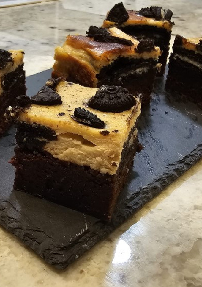 Una foto de Brownie cheesecake de oreo