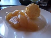 Una foto de postres con compota de manzana