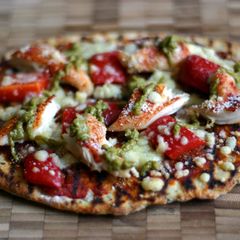 A picture of Sophie's paprika chicken red pepper and pesto flatbread pizza.
