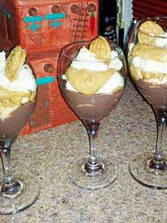 A picture of ~Nutter Butter Banana Chocolate Parfaits~.