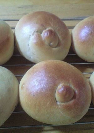 A picture of Kneaded in a Bread Machine: Brown Sugar Bread & Brown Sugar-Kinako Bread.