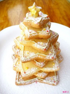 A picture of Christmas Tree Cookies.