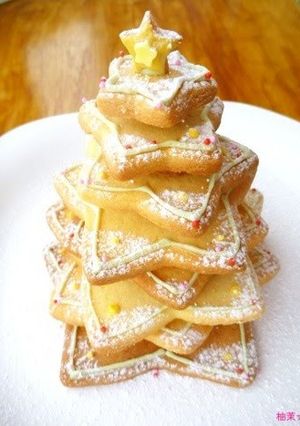 A picture of Christmas Tree Cookies.
