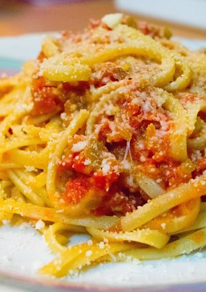 A picture of Linguini with Tomato sauce.