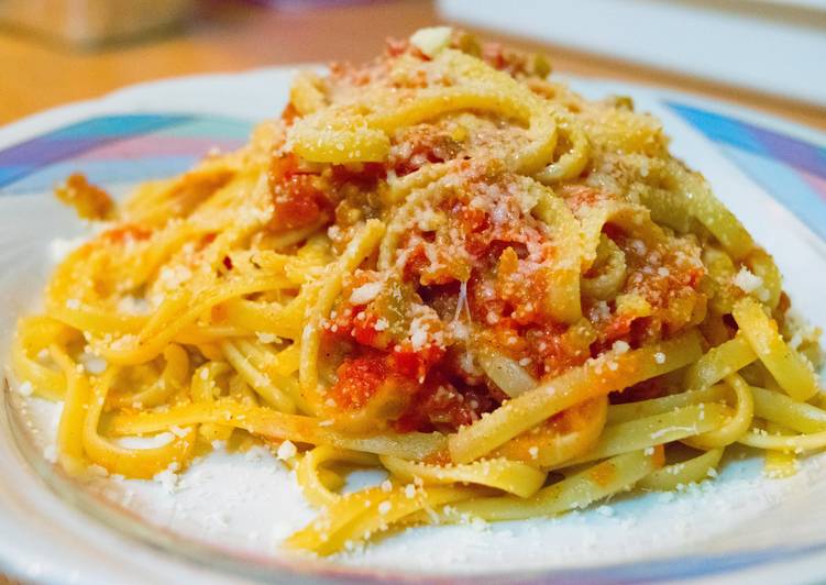 Steps to Cook Perfect Linguini with Tomato sauce