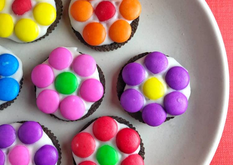 Flower Oreo Bites with Cadbury Gems