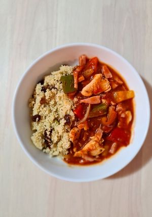 A picture of Chicken and rainbow capsicums.
