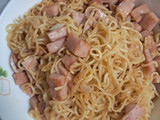 Mỳ tôm xào thịt hộp spam