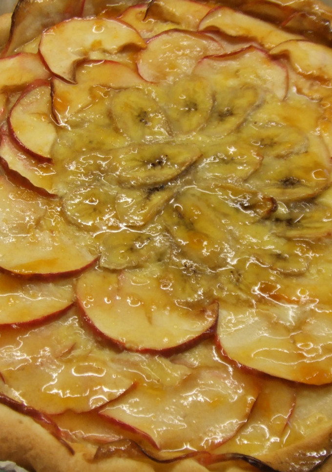 Una foto de Tarta rústica de manzana y plátano