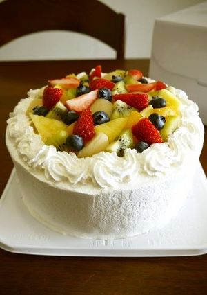 A picture of Easy! Fruit Decorated Cake.