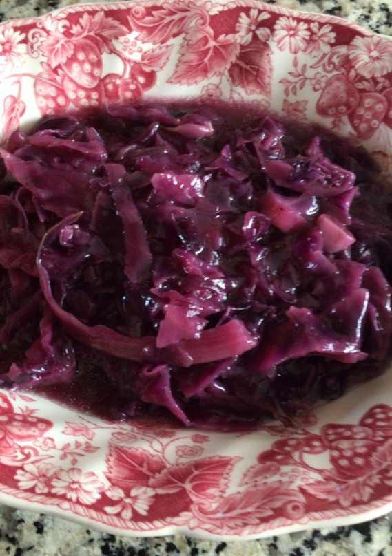 Una foto de Col roja (repollo, lombarda) con cebolla