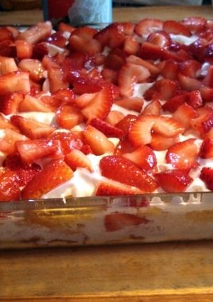 A picture of STRAWBERRY SMASH CAKE.