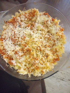 Una foto de Coliflor gratinado con salsa de tomate