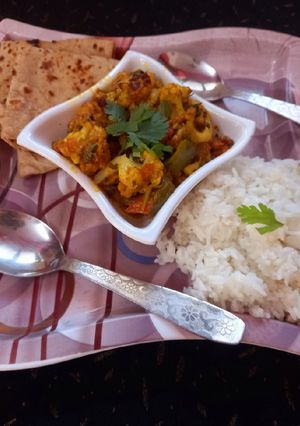 कढ़ाई वाले गोभी आलू की सब्जी(Kadhai wale gobhi aloo i sabzi recipe in Hindi) रेसिपी मुख्य फोटो