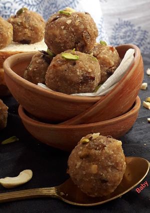 ব্রেড লাড্ডু (Bread ladoo recipe in bengali) রেসিপির প্রধান ছবি