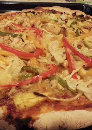 A picture of Hawaiian Pizza..