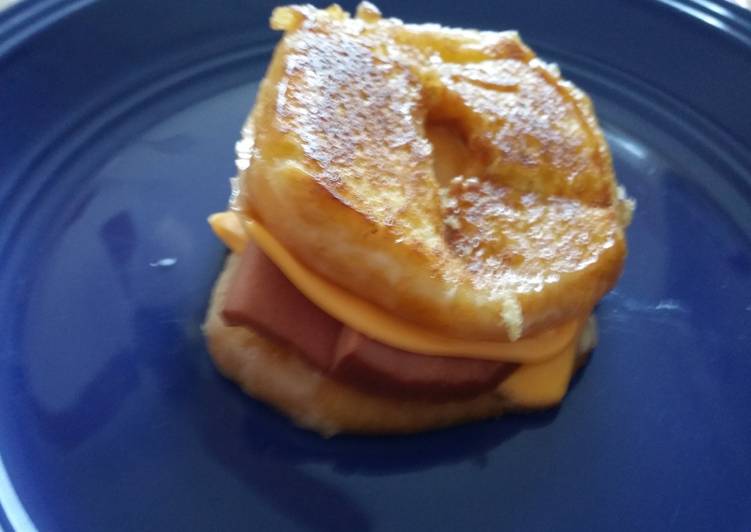 Ham & cheese grilled d🍩nut❗