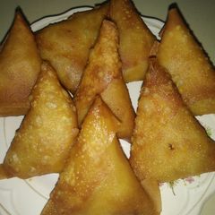 A picture of Noodles Samosa.