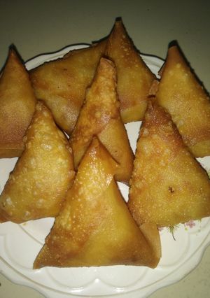 A picture of Noodles Samosa.