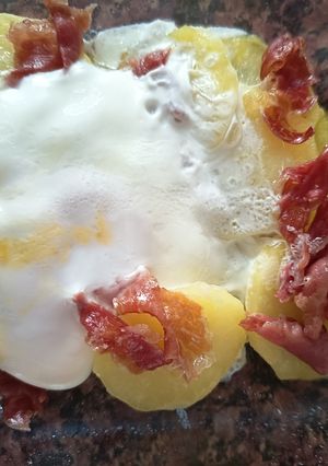 Una foto de Huevos Rotos con Jamón en Microondas