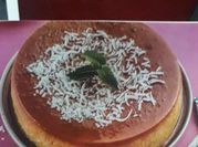 Una foto de flan de leche de coco