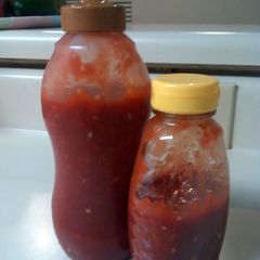 A picture of 2smile Habanero hot sauce.