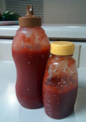 A picture of 2smile Habanero hot sauce.