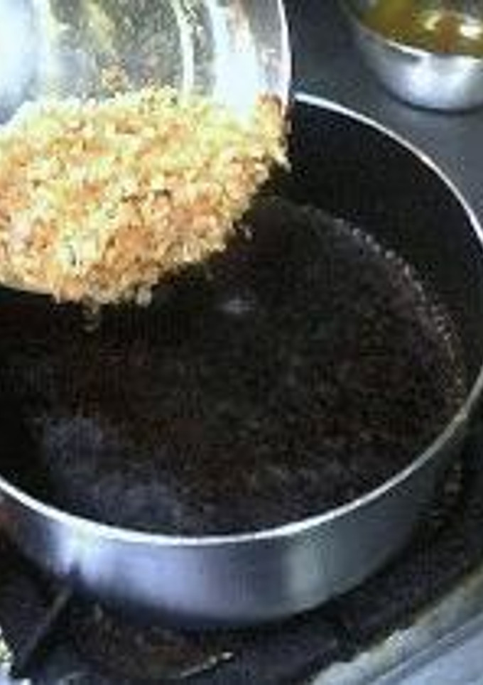 A picture of How To Make Dashi Stock Using Konbu Seaweed and Bonito Flakes.