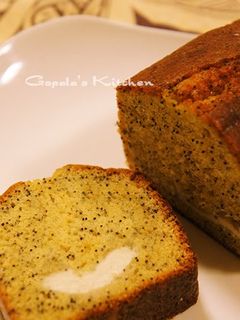 A picture of Poppy Seed & Cream Cheese Cake.