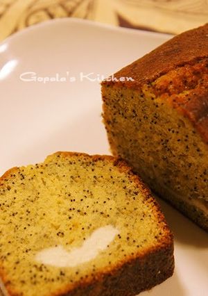 A picture of Poppy Seed & Cream Cheese Cake.