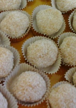 A picture of Lemon/coconut Citrus Bites NO BAKE.