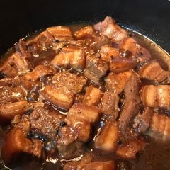 A picture of Pork Adobo.