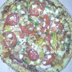 A picture of Bbq, Chicken & Friends homemade pizza.