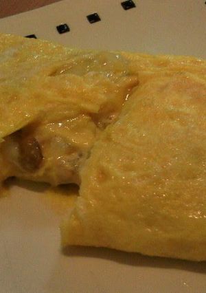 A picture of Omelet Filled with Natto, Tuna and Mayonnaise.