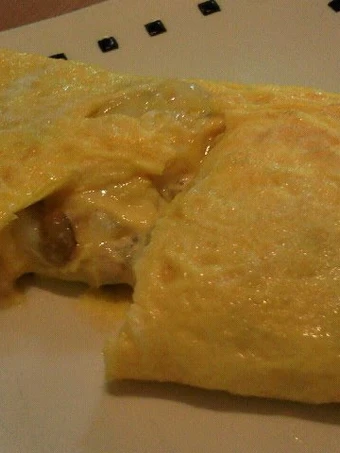 Easy Steps to Prepare Omelet Filled with Natto, Tuna and Mayonnaise the Perfect So Delicious