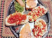 Una foto de entrantes y canape