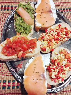 Una foto de Bruschette o canapés