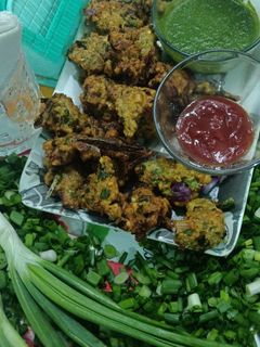 A picture of Spring onion moong daal pakore with Green chilli 💚.