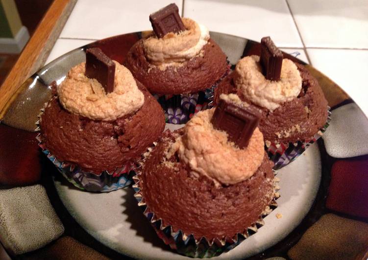 Chocolate Marshmallow S'more Cupcakes