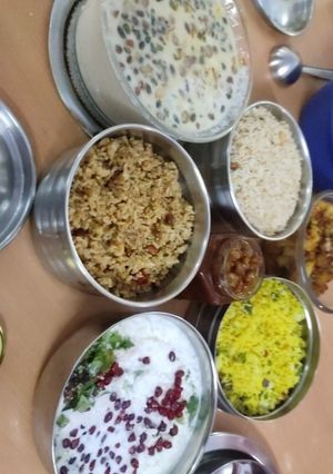 A picture of Lemon, coconut, imli, curd Rice.