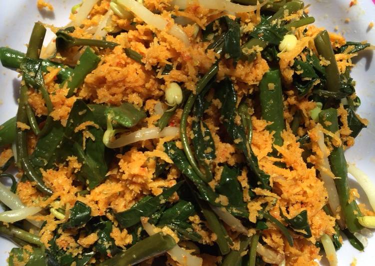 Urap sayur kacang panjang, kecambah, kangkung