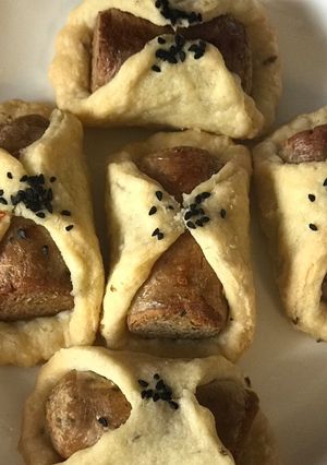 A picture of Vegetarian Sausage Rolls pastries.