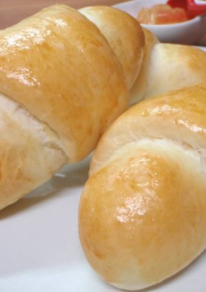 A picture of Simple & Fluffy Table Rolls.