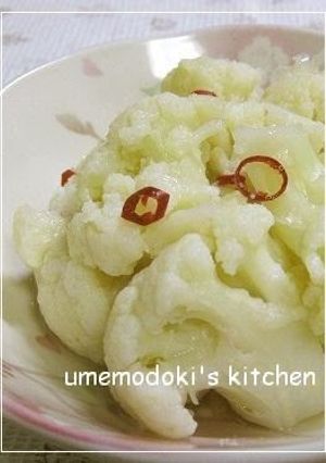 A picture of Sweet and Sour Cauliflower Pickles.