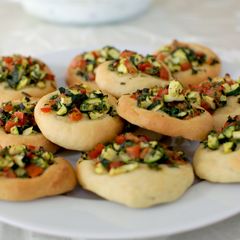 A picture of Lebanese sfiha.