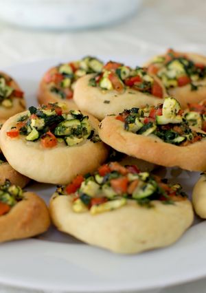 A picture of Lebanese sfiha.