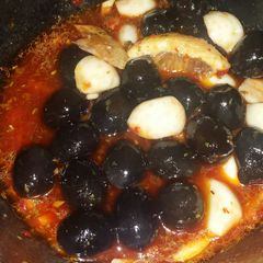 A picture of Marinated Black Olives.