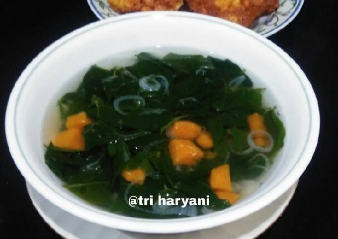 Resep Sayur Bening Daun Katuk Dan Ubi Oleh Tri Haryani Cookpad