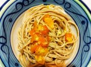 Una foto di pasta con formaggio spalmabile light
