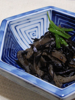 A picture of Macrobiotic Simmered Hijiki Seaweed and Konnyaku.